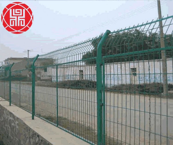 使用中的深圳公路铁丝网围栏