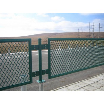 DH217型深圳铁丝网围栏的防眩功能
