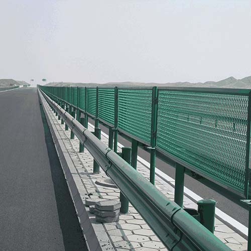 DH213双边型深圳铁丝网围栏-钢板网