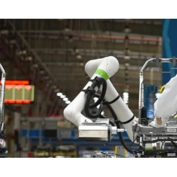 FANUC CRX协作机器人助力东风李尔，打造汽车座椅智能化生产